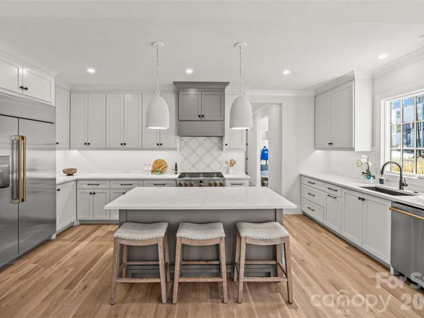1607 Tippah Park Court, Charlotte, NC 28205.  MLS# CAR4334543, YatesRealty ID 16271. Kitchen