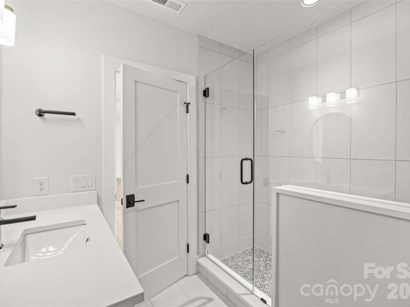 1607 Tippah Park Court, Charlotte, NC 28205.  MLS# CAR4334543, YatesRealty ID 16271. Loft Area Full Bath