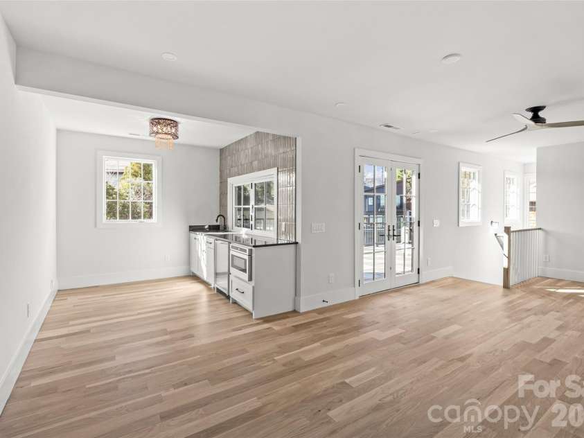 1607 Tippah Park Court, Charlotte, NC 28205.  MLS# CAR4334543, YatesRealty ID 16271. Loft Area Kitchenette