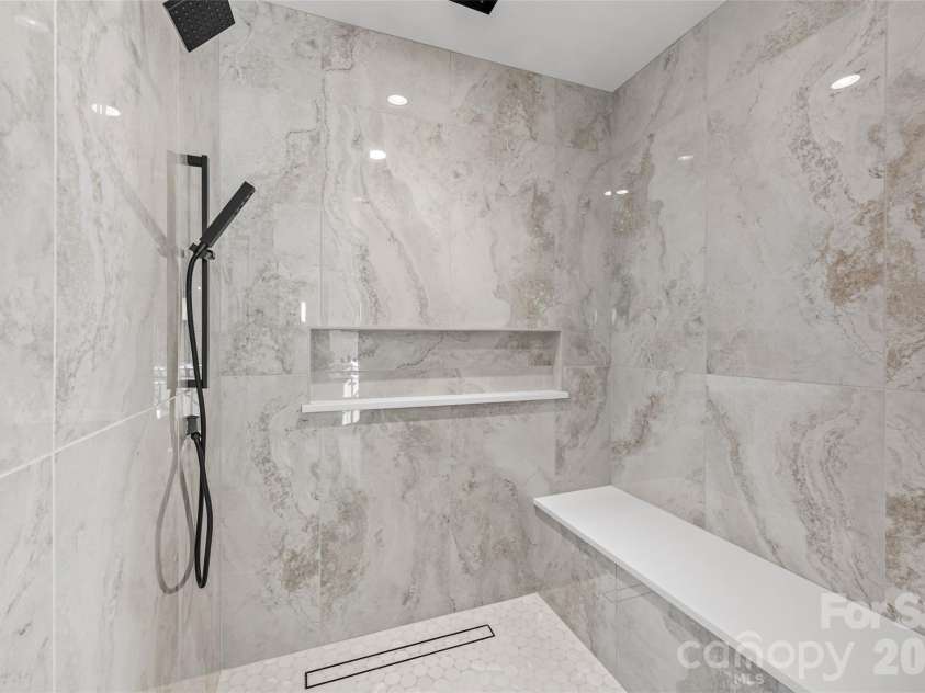 1607 Tippah Park Court, Charlotte, NC 28205.  MLS# CAR4334543, YatesRealty ID 16271. Primary Bath