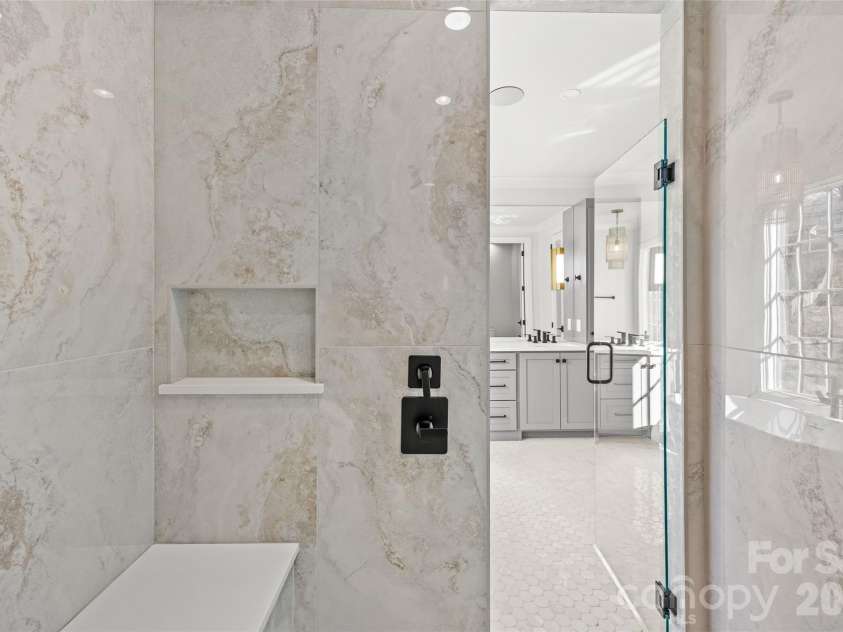 1607 Tippah Park Court, Charlotte, NC 28205.  MLS# CAR4334543, YatesRealty ID 16271. Primary Bath