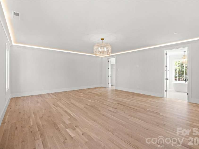 1607 Tippah Park Court, Charlotte, NC 28205.  MLS# CAR4334543, YatesRealty ID 16271. Primary Suite