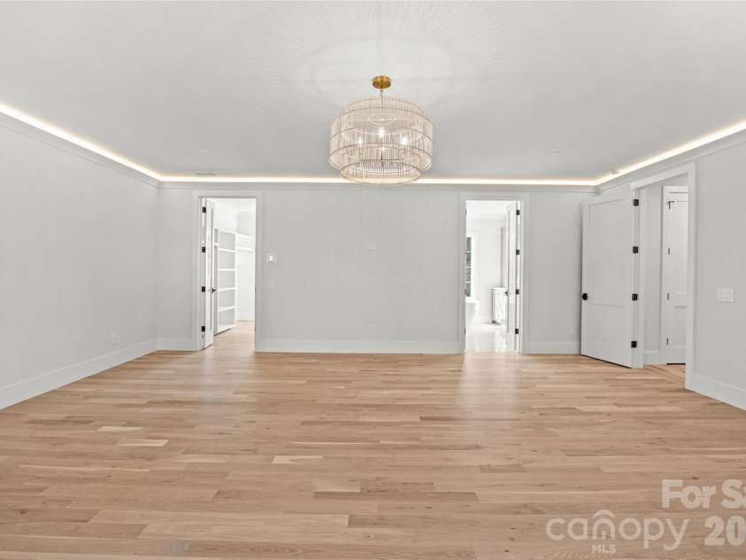 1607 Tippah Park Court, Charlotte, NC 28205.  MLS# CAR4334543, YatesRealty ID 16271. Primary Suite