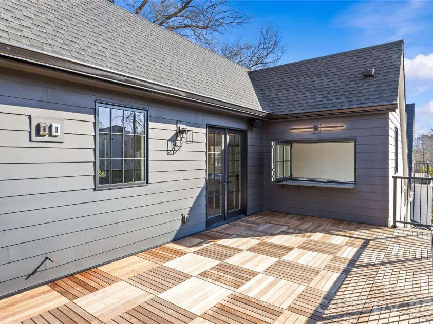 1607 Tippah Park Court, Charlotte, NC 28205.  MLS# CAR4334543, YatesRealty ID 16271. Terrace