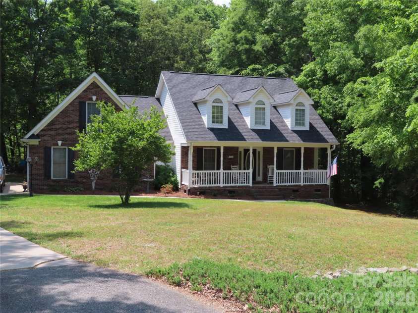300 Tradewinds Lane, York, SC 29745.  MLS# CAR4374556, YatesRealty ID 16272. 