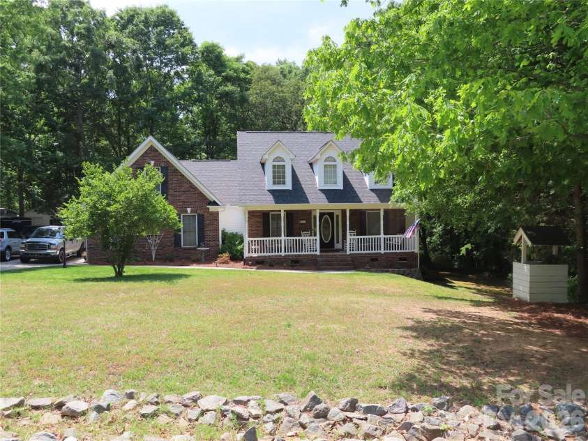 300 Tradewinds Lane, York, SC 29745.  MLS# CAR4374556, YatesRealty ID 16272. 
