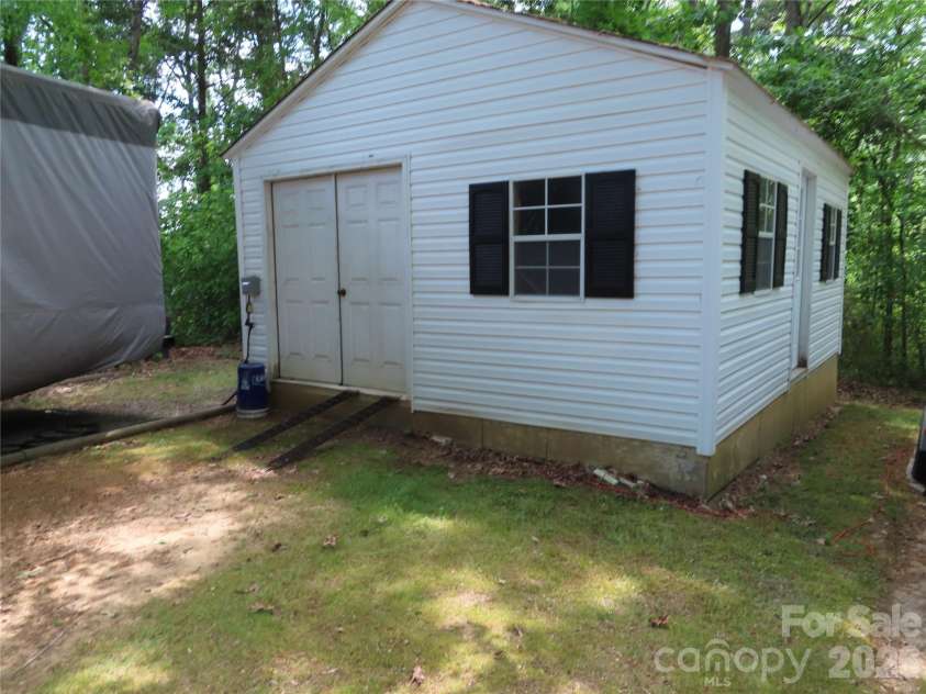 300 Tradewinds Lane, York, SC 29745.  MLS# CAR4374556, YatesRealty ID 16272. 