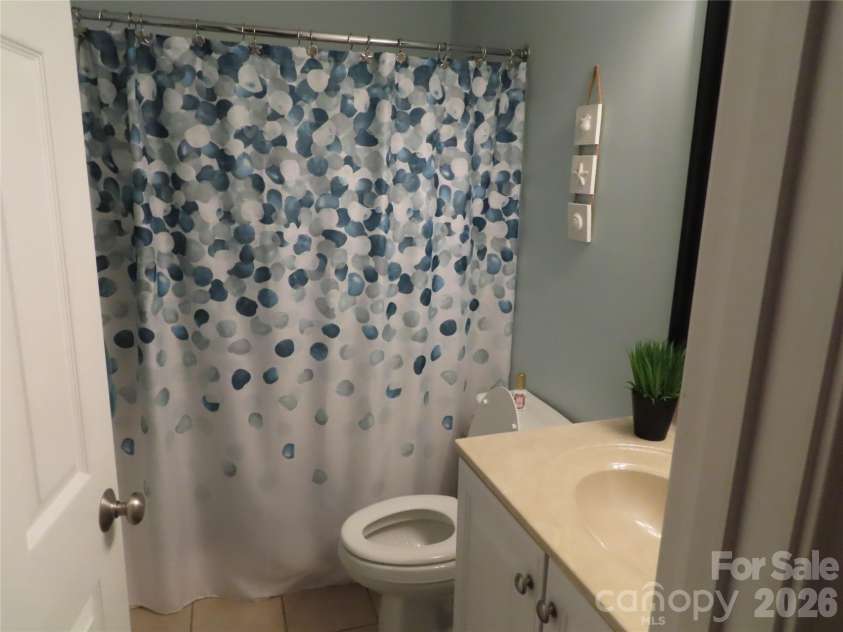 300 Tradewinds Lane, York, SC 29745.  MLS# CAR4374556, YatesRealty ID 16272. 