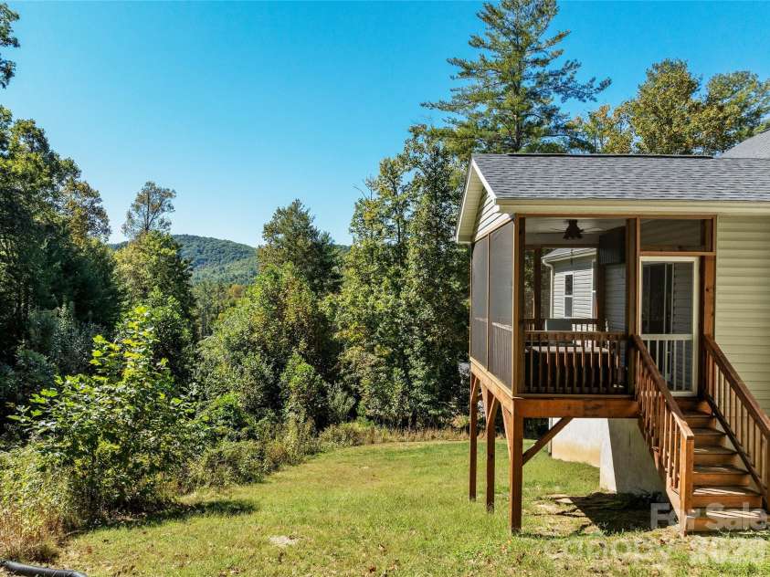 258 Crystal Heights Drive, Hendersonville, NC 28739.  MLS# CAR4345457, YatesRealty ID 16273. 