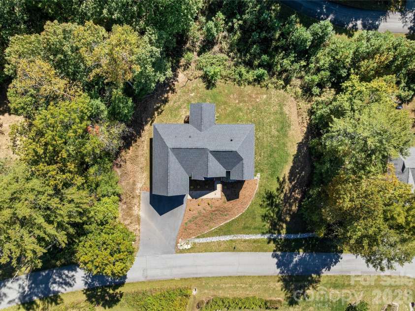 258 Crystal Heights Drive, Hendersonville, NC 28739.  MLS# CAR4345457, YatesRealty ID 16273. 