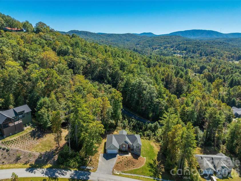 258 Crystal Heights Drive, Hendersonville, NC 28739.  MLS# CAR4345457, YatesRealty ID 16273. 