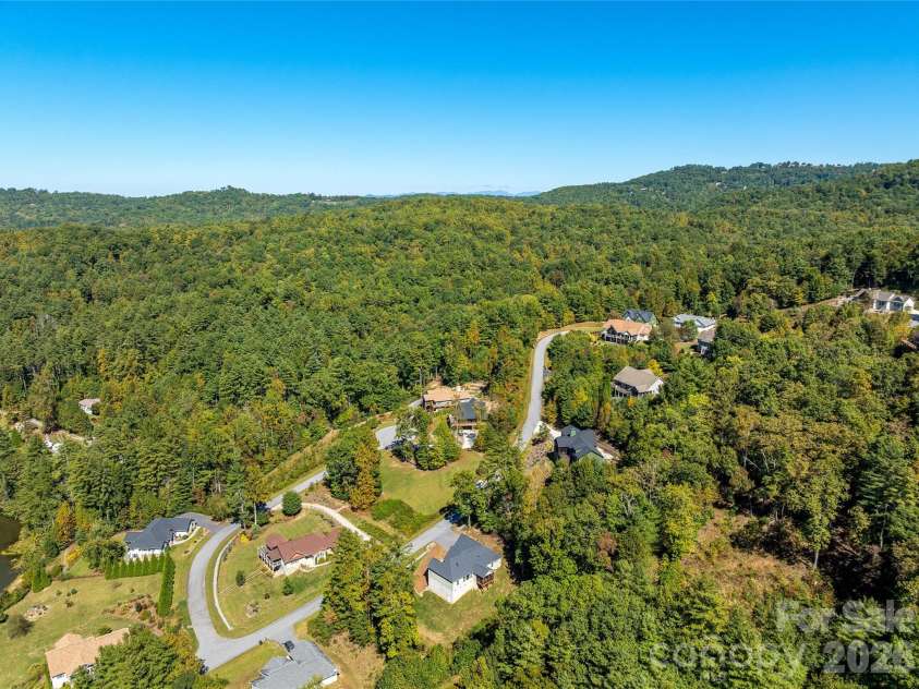 258 Crystal Heights Drive, Hendersonville, NC 28739.  MLS# CAR4345457, YatesRealty ID 16273. 