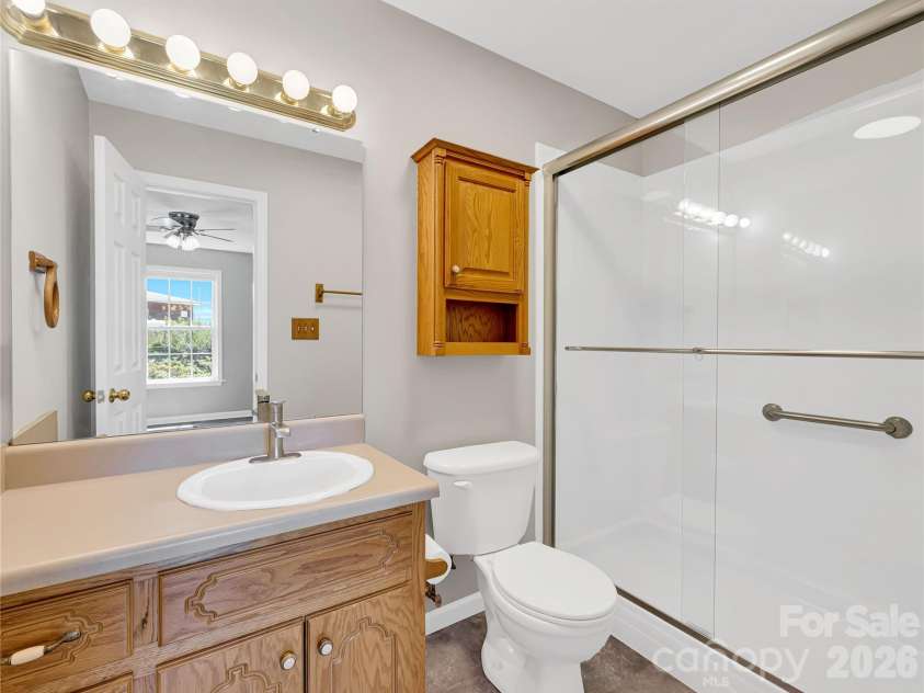 1249 Melvin Hill Road, Campobello, SC 29322.  MLS# CAR4374504, YatesRealty ID 16274. Primary en suite full bath.