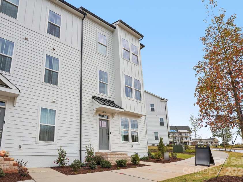 3233 Drift Street, Charlotte, NC 28278.  MLS# CAR4263766, YatesRealty ID 16274. Representative