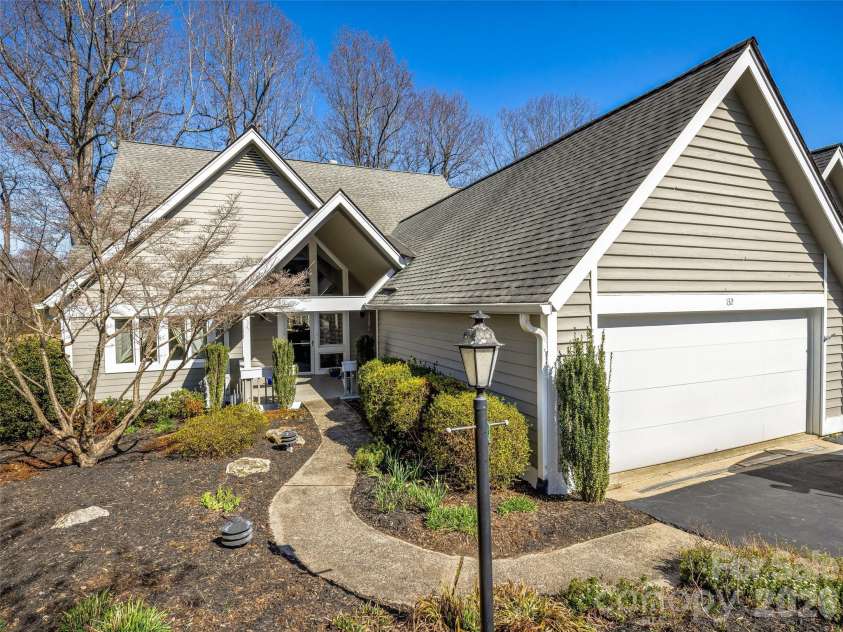 132 Overlook Drive, Flat Rock, NC 28731.  MLS# CAR4354088, YatesRealty ID 16275. 