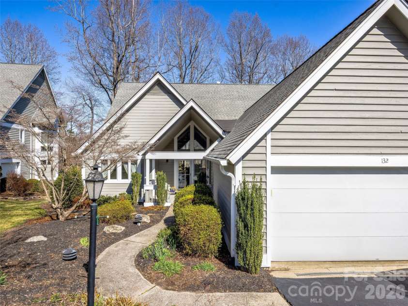 132 Overlook Drive, Flat Rock, NC 28731.  MLS# CAR4354088, YatesRealty ID 16275. 