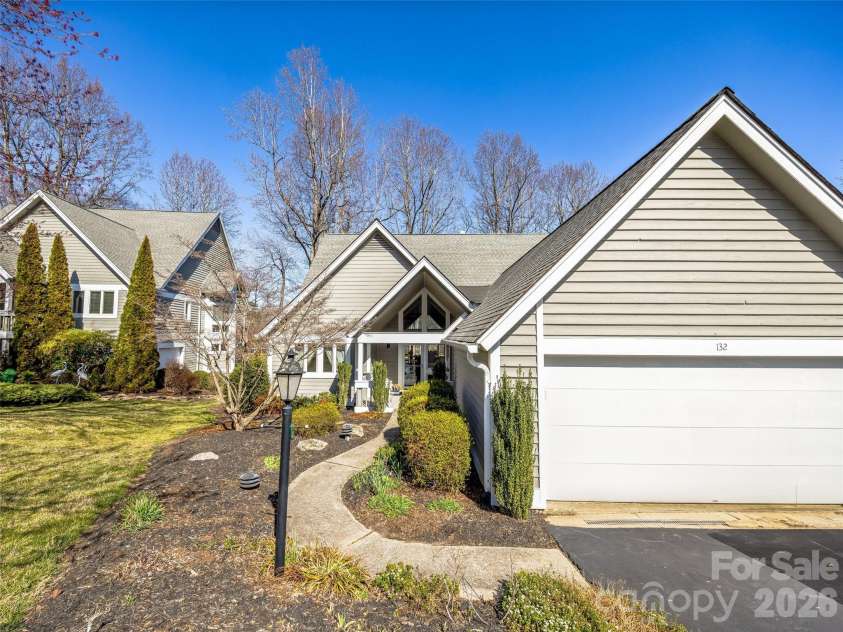 132 Overlook Drive, Flat Rock, NC 28731.  MLS# CAR4354088, YatesRealty ID 16275. 