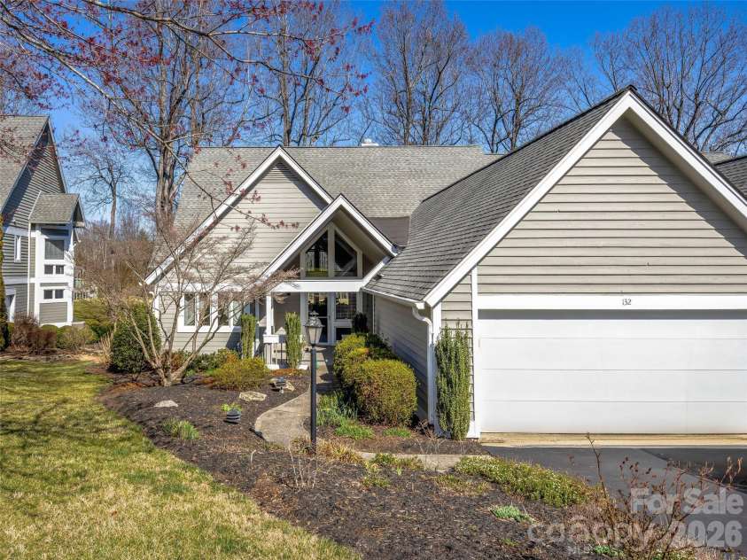 132 Overlook Drive, Flat Rock, NC 28731.  MLS# CAR4354088, YatesRealty ID 16275. 