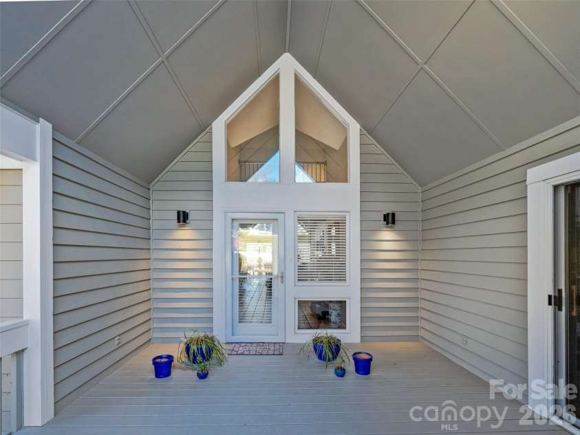 132 Overlook Drive, Flat Rock, NC 28731.  MLS# CAR4354088, YatesRealty ID 16275. 