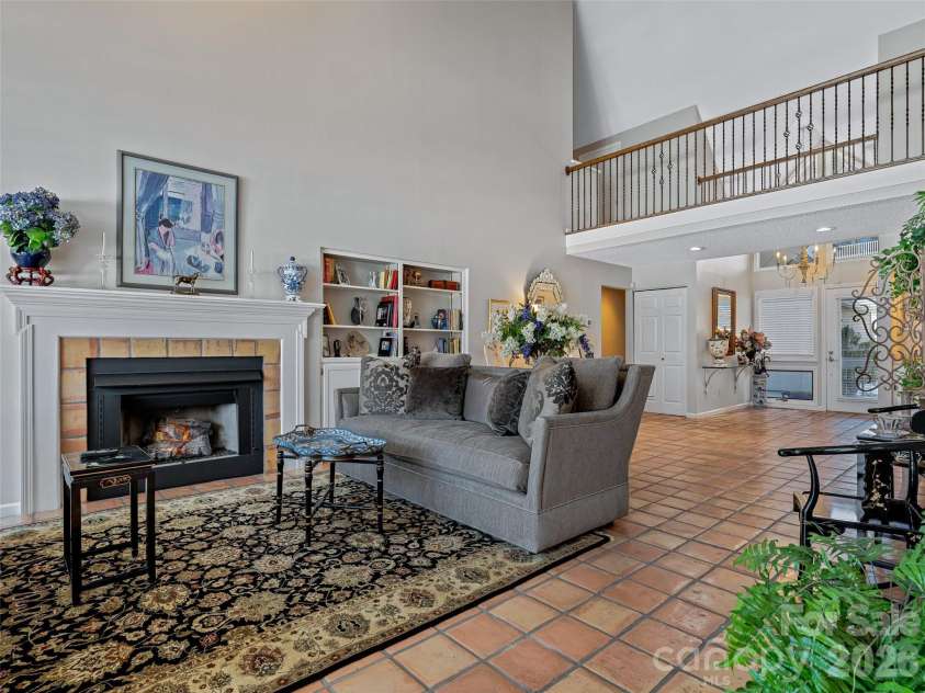132 Overlook Drive, Flat Rock, NC 28731.  MLS# CAR4354088, YatesRealty ID 16275. 
