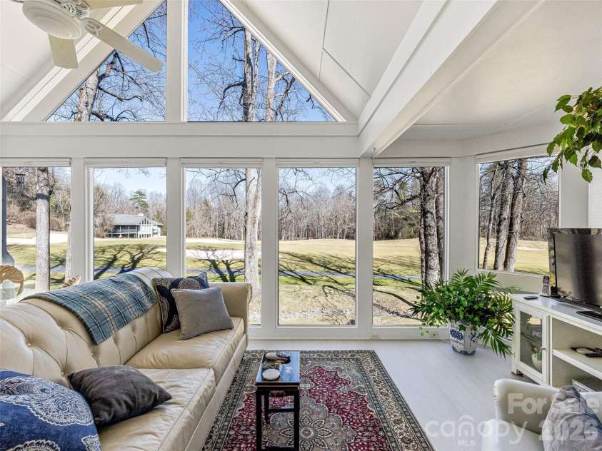 132 Overlook Drive, Flat Rock, NC 28731.  MLS# CAR4354088, YatesRealty ID 16275. 