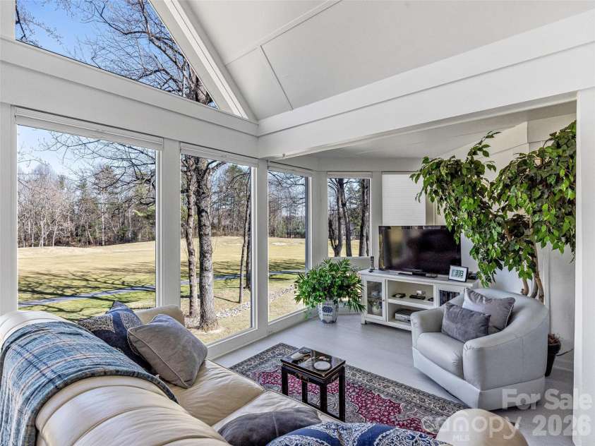 132 Overlook Drive, Flat Rock, NC 28731.  MLS# CAR4354088, YatesRealty ID 16275. 