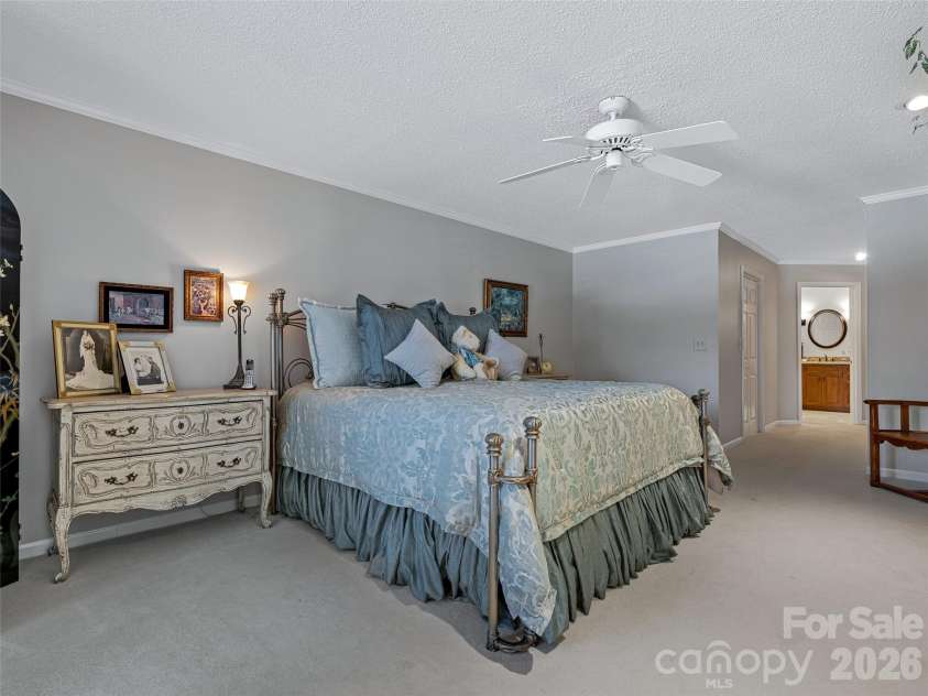 132 Overlook Drive, Flat Rock, NC 28731.  MLS# CAR4354088, YatesRealty ID 16275. 