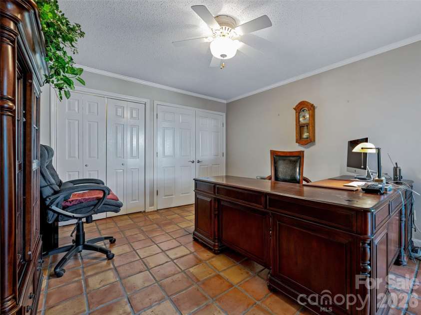132 Overlook Drive, Flat Rock, NC 28731.  MLS# CAR4354088, YatesRealty ID 16275. 
