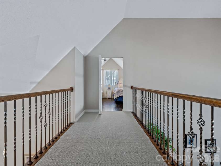 132 Overlook Drive, Flat Rock, NC 28731.  MLS# CAR4354088, YatesRealty ID 16275. 