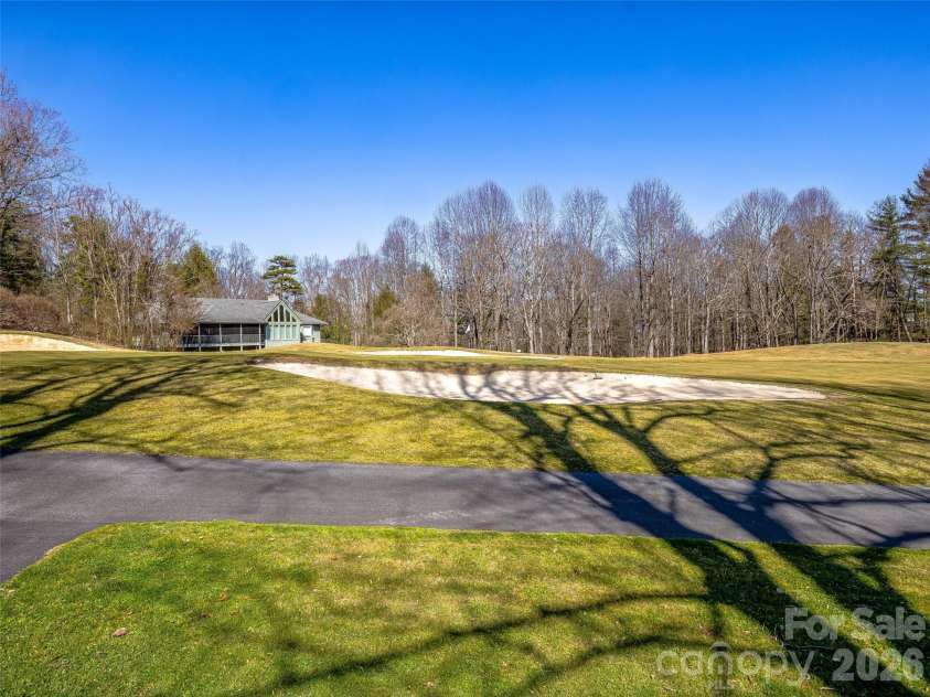 132 Overlook Drive, Flat Rock, NC 28731.  MLS# CAR4354088, YatesRealty ID 16275. 