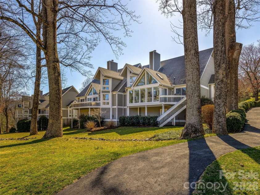 132 Overlook Drive, Flat Rock, NC 28731.  MLS# CAR4354088, YatesRealty ID 16275. 