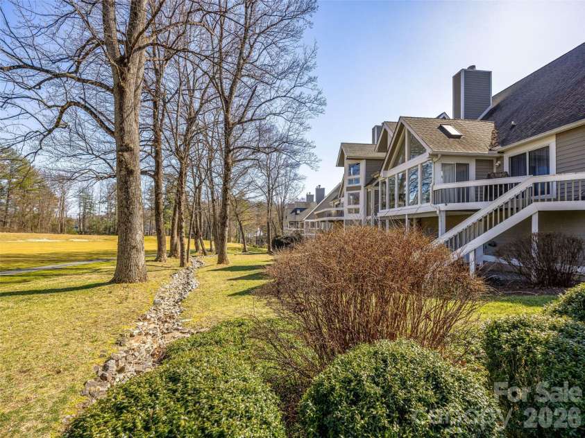 132 Overlook Drive, Flat Rock, NC 28731.  MLS# CAR4354088, YatesRealty ID 16275. 