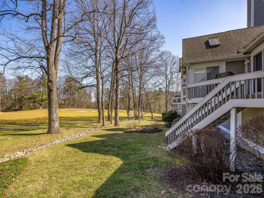 132 Overlook Drive, Flat Rock, NC 28731.  MLS# CAR4354088, YatesRealty ID 16275. 