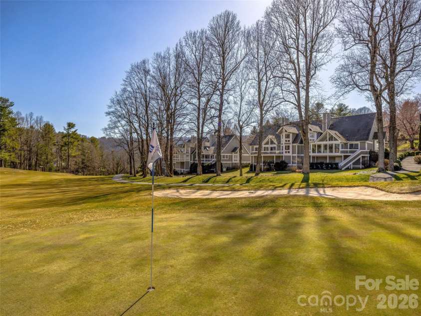 132 Overlook Drive, Flat Rock, NC 28731.  MLS# CAR4354088, YatesRealty ID 16275. 
