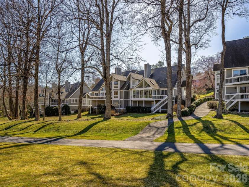 132 Overlook Drive, Flat Rock, NC 28731.  MLS# CAR4354088, YatesRealty ID 16275. 