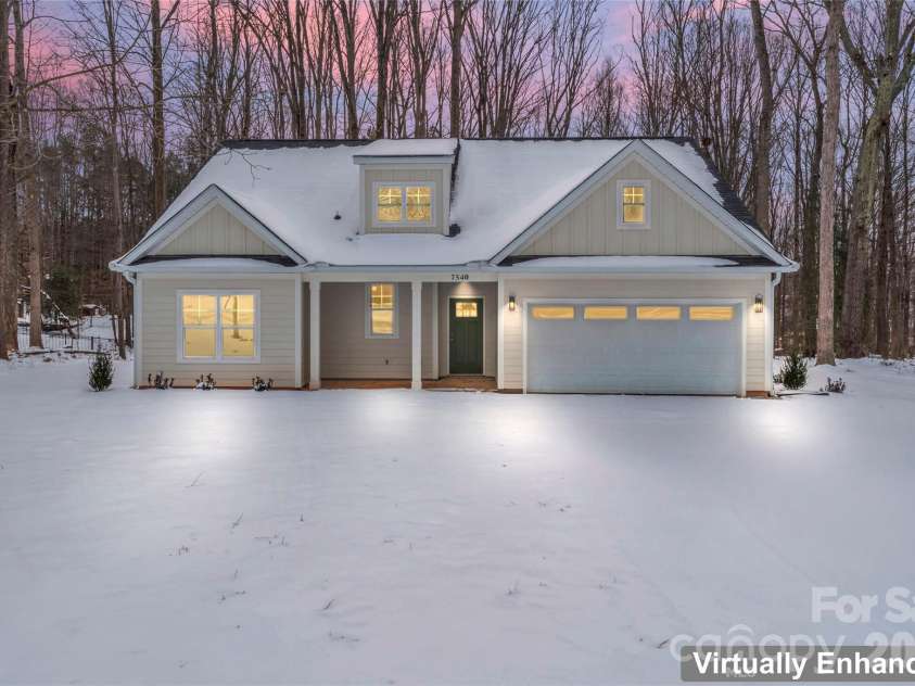7540 Deer Track Drive, Denver, NC 28037.  MLS# CAR4343994, YatesRealty ID 16276. A home for all seasons.