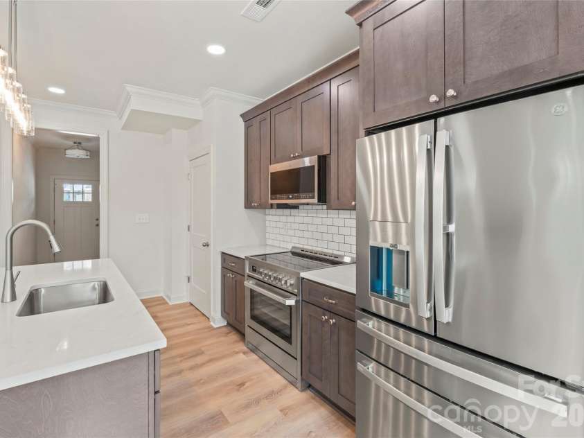 7540 Deer Track Drive, Denver, NC 28037.  MLS# CAR4343994, YatesRealty ID 16276. A most convenient kitchen.