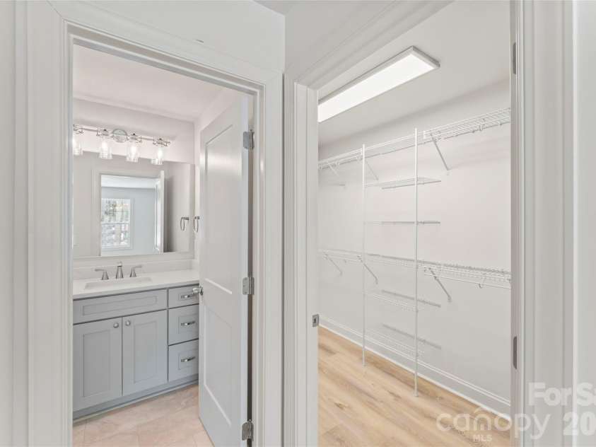 7540 Deer Track Drive, Denver, NC 28037.  MLS# CAR4343994, YatesRealty ID 16276. Upstairs full bath and sumptuous closet