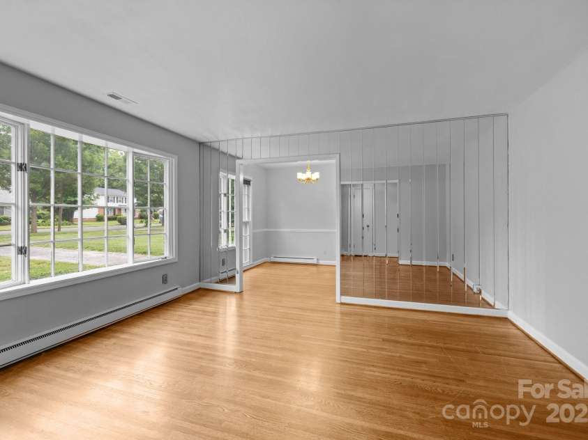 5918 Barrington Drive, Charlotte, NC 28215.  MLS# CAR4264190, YatesRealty ID 16277. 