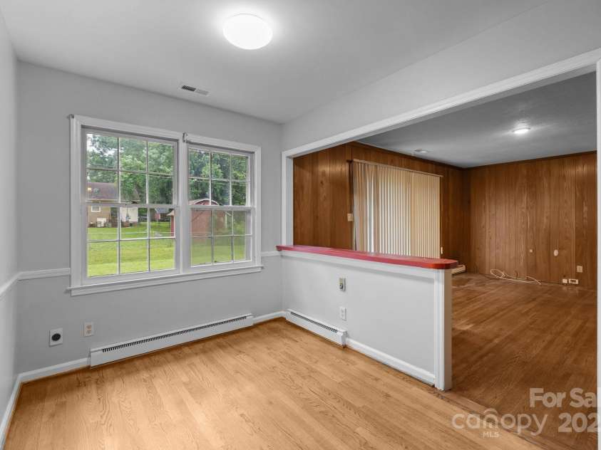 5918 Barrington Drive, Charlotte, NC 28215.  MLS# CAR4264190, YatesRealty ID 16277. 