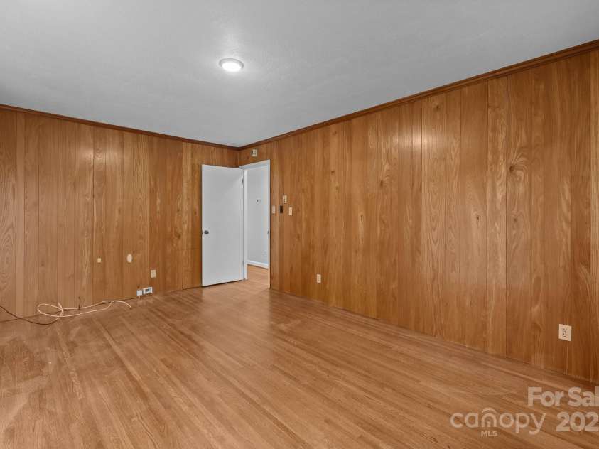 5918 Barrington Drive, Charlotte, NC 28215.  MLS# CAR4264190, YatesRealty ID 16277. 