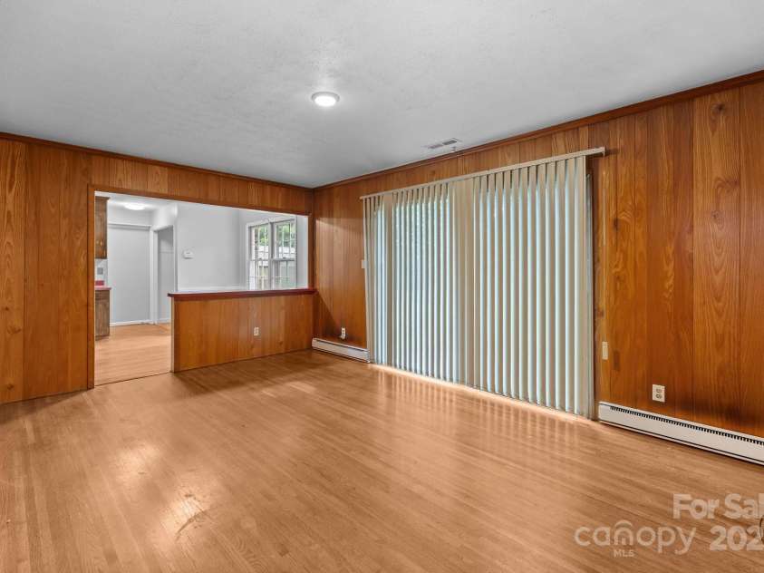 5918 Barrington Drive, Charlotte, NC 28215.  MLS# CAR4264190, YatesRealty ID 16277. 