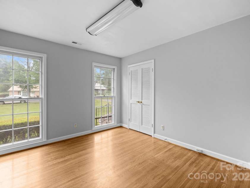 5918 Barrington Drive, Charlotte, NC 28215.  MLS# CAR4264190, YatesRealty ID 16277. 