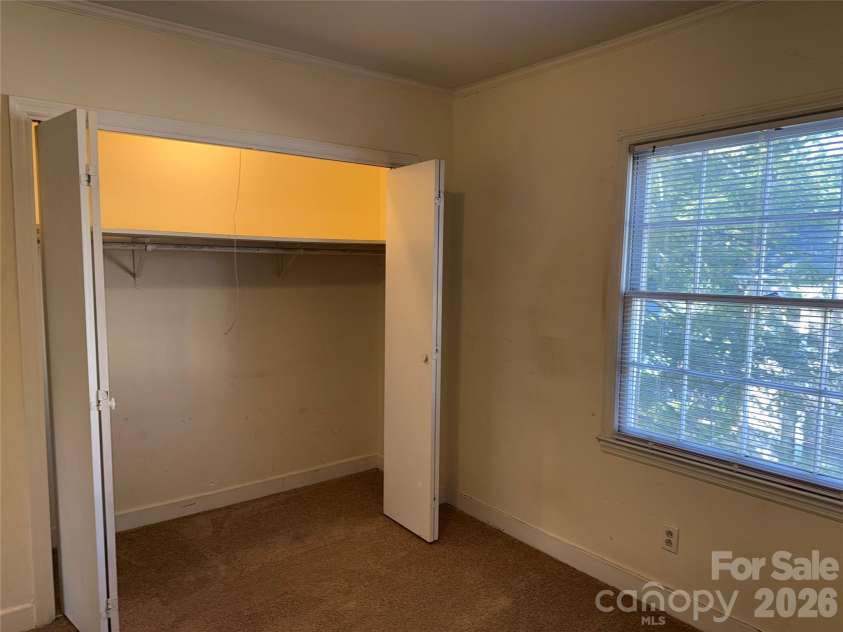5939 Quail Hollow Road, Charlotte, NC 28210.  MLS# CAR4370228, YatesRealty ID 16279. LARGE CLOSETS 