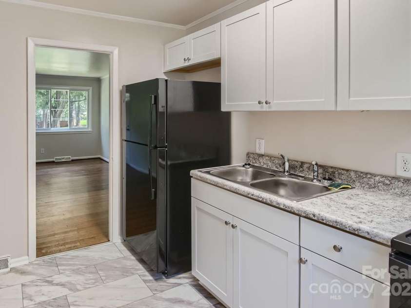 3245 Minnesota Road, Charlotte, NC 28208.  MLS# CAR4176517, YatesRealty ID 1628. 