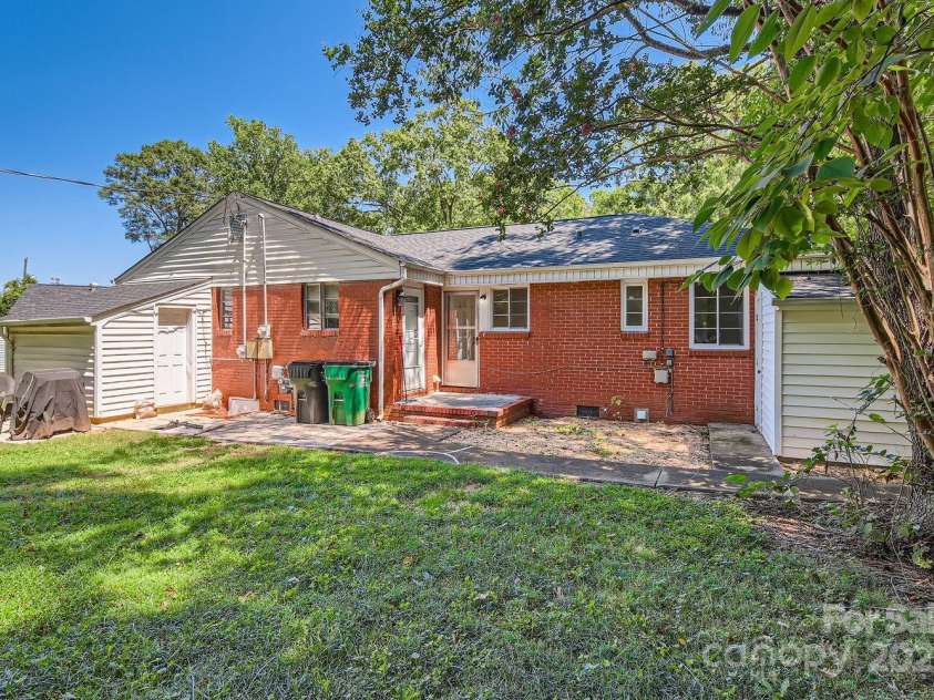 3245 Minnesota Road, Charlotte, NC 28208.  MLS# CAR4176517, YatesRealty ID 1628. 