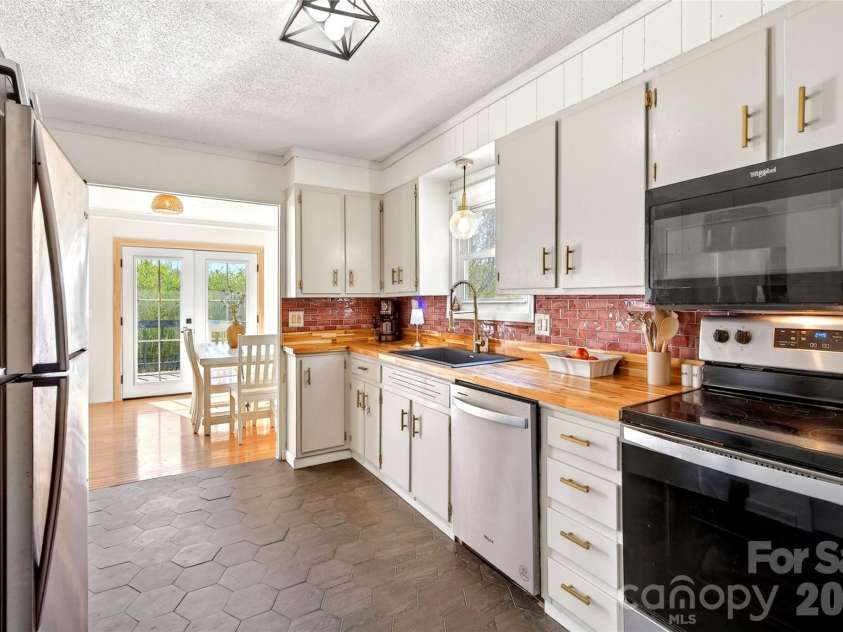 1191 Dale Road, Spruce Pine, NC 28777.  MLS# CAR4371695, YatesRealty ID 16280. 