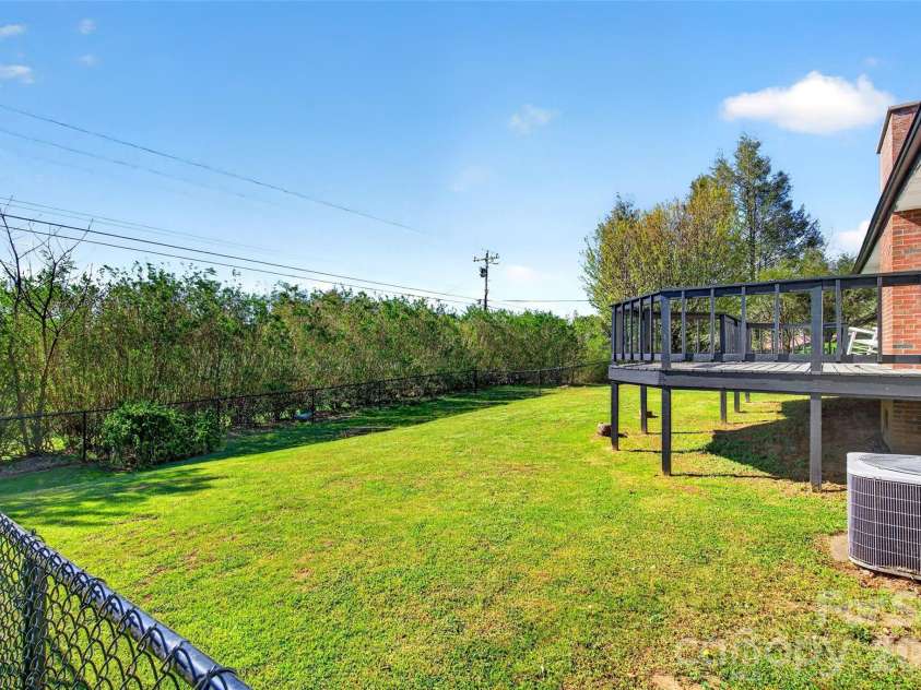 1191 Dale Road, Spruce Pine, NC 28777.  MLS# CAR4371695, YatesRealty ID 16280. 