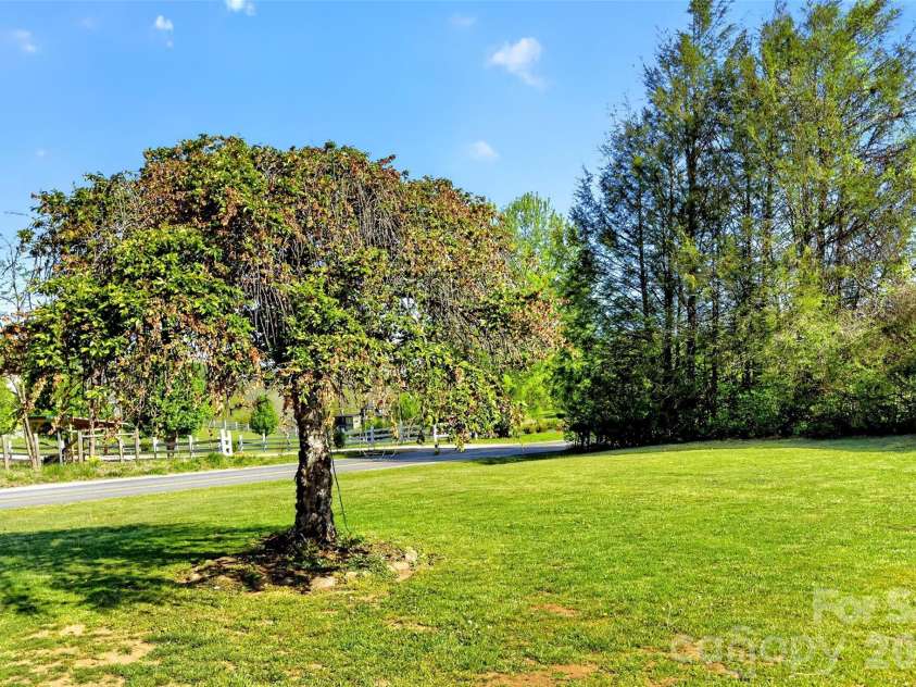 1191 Dale Road, Spruce Pine, NC 28777.  MLS# CAR4371695, YatesRealty ID 16280. 
