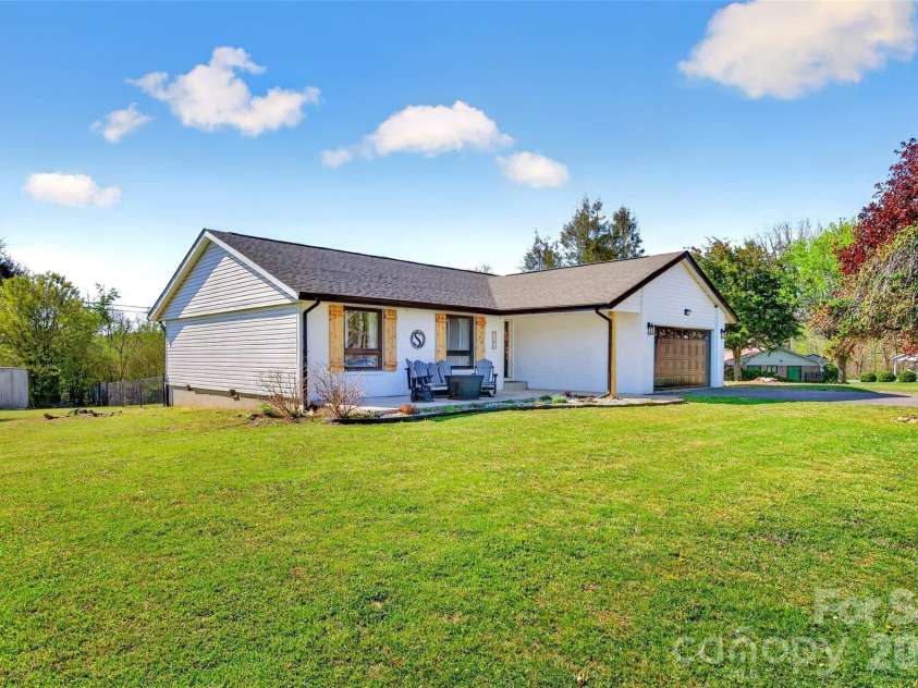 1191 Dale Road, Spruce Pine, NC 28777.  MLS# CAR4371695, YatesRealty ID 16280. 